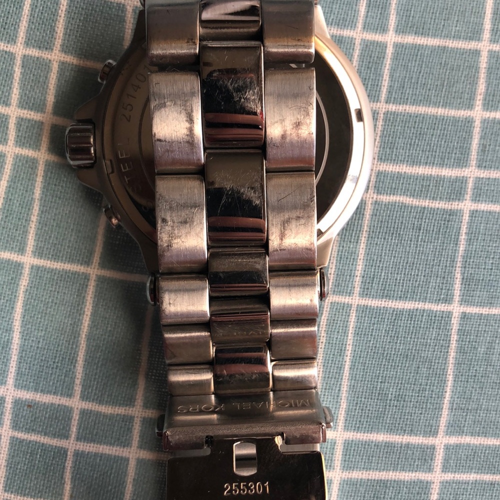 Micheal Kors Watch - Picture 4 of 4